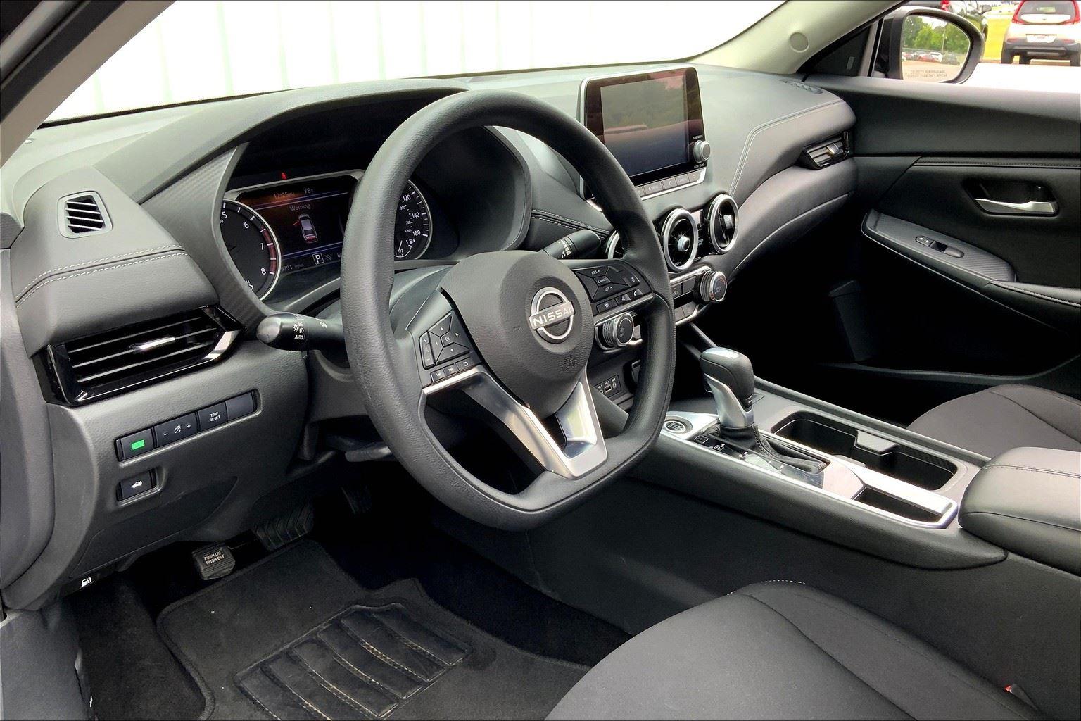 Vehicle image 14 of 32