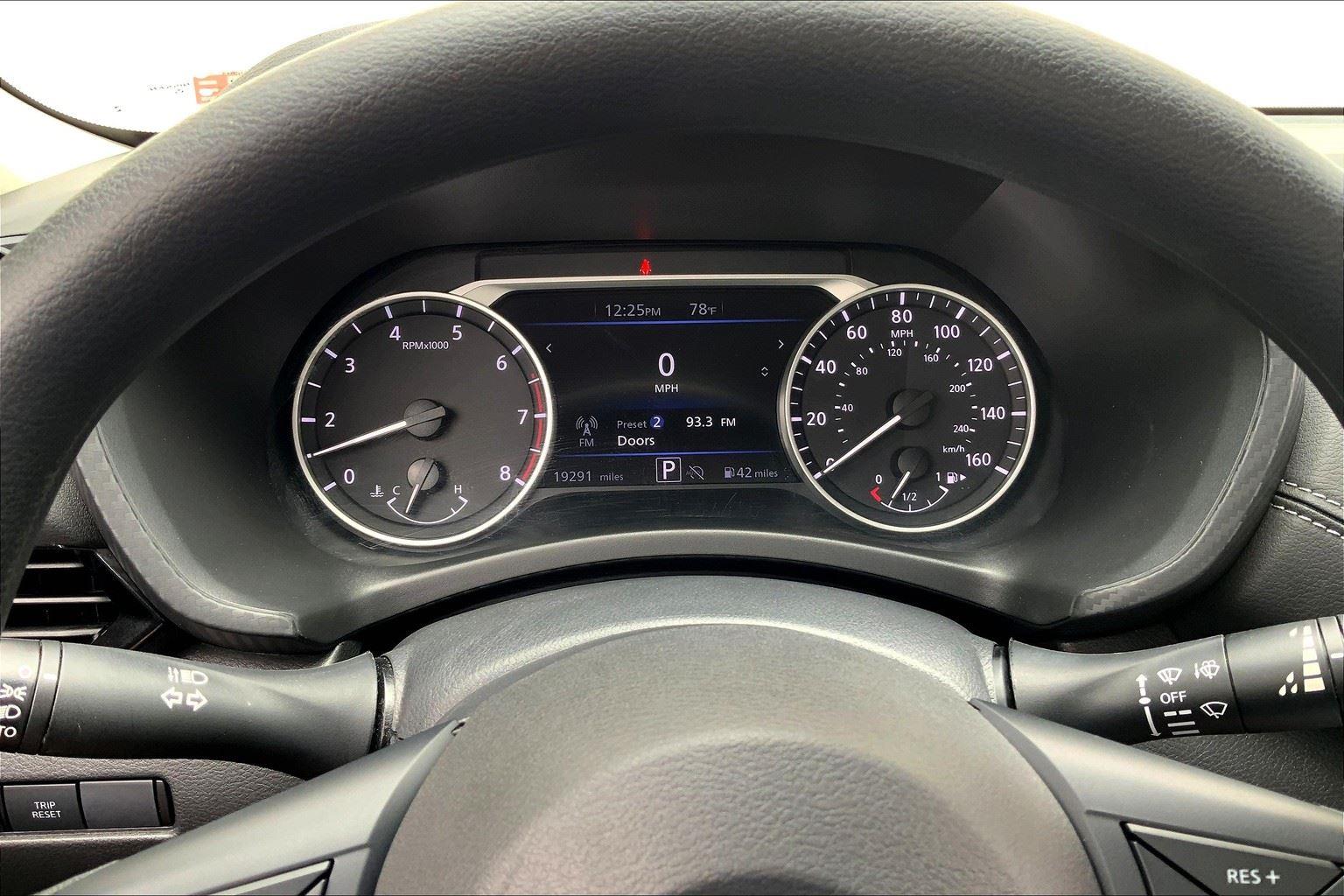 Vehicle image 19 of 32