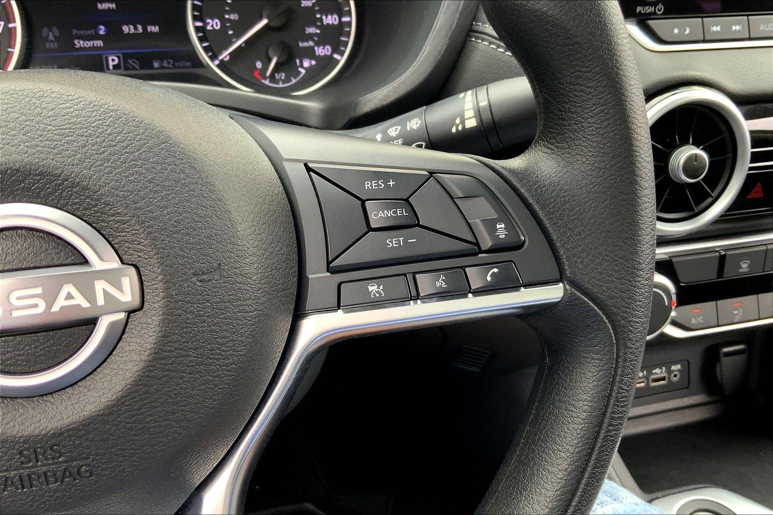 Vehicle image 27 of 32