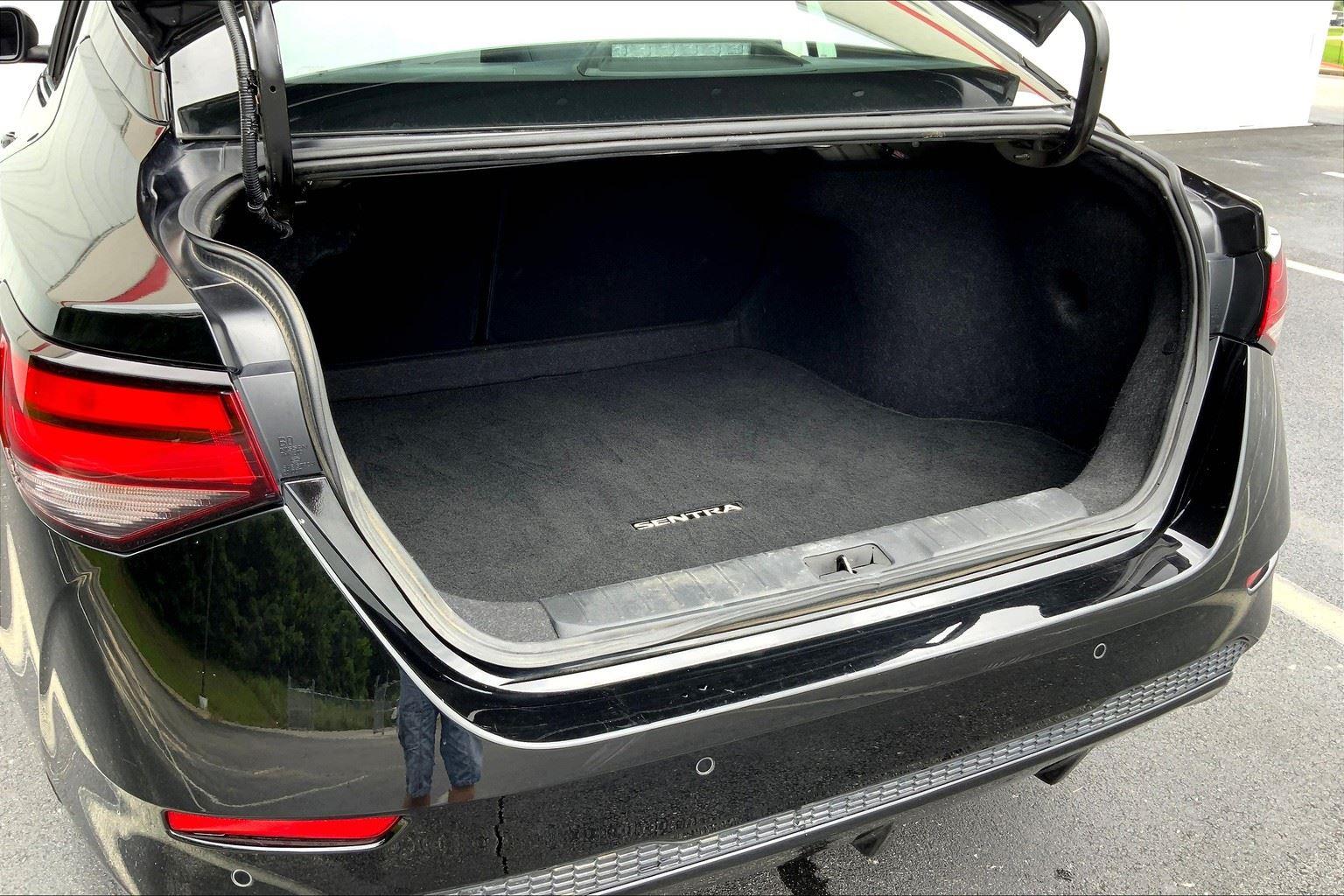 Vehicle image 8 of 32