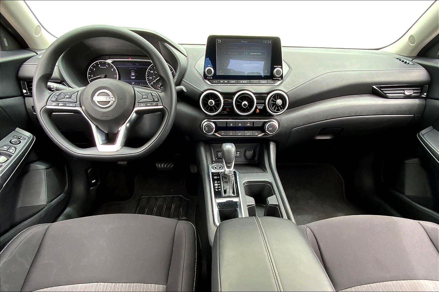 Vehicle image 17 of 32