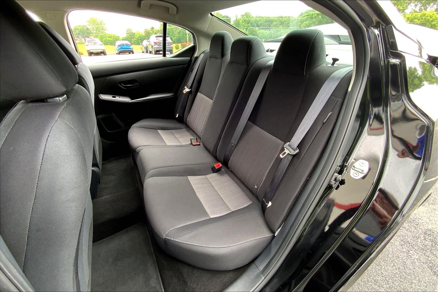 Vehicle image 13 of 32