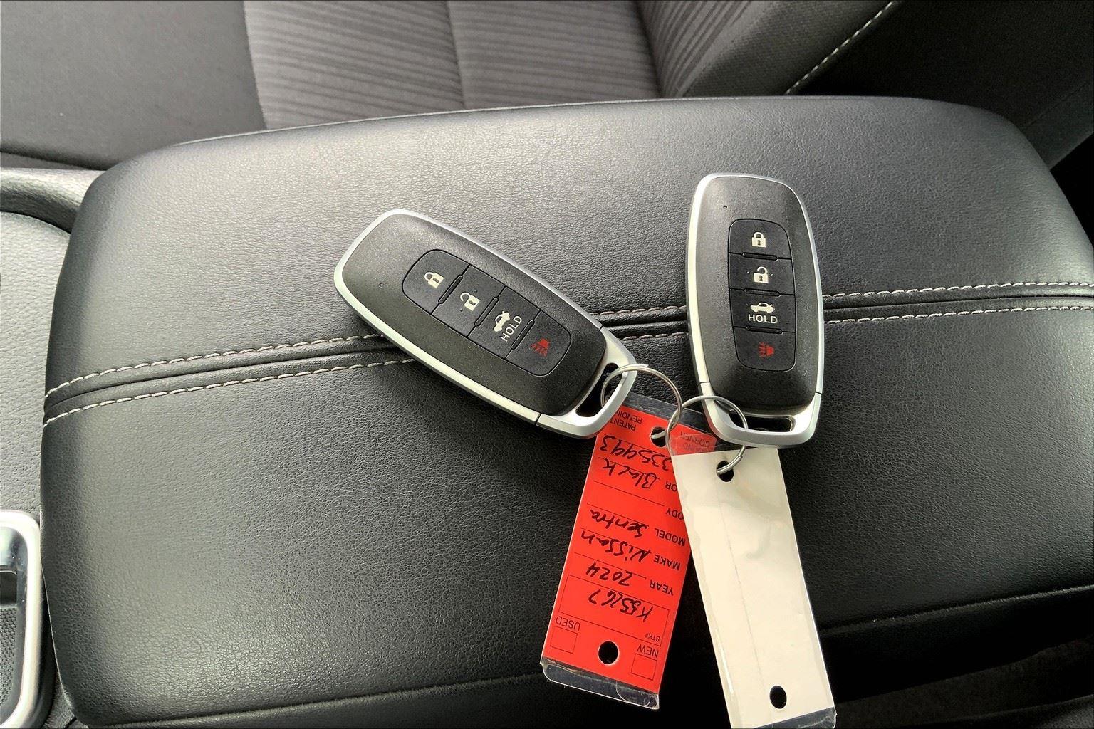 Vehicle image 25 of 32