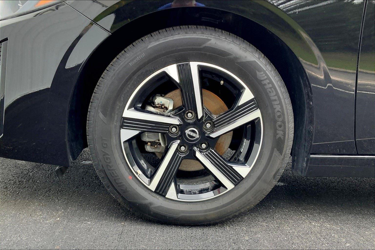 Vehicle image 7 of 32