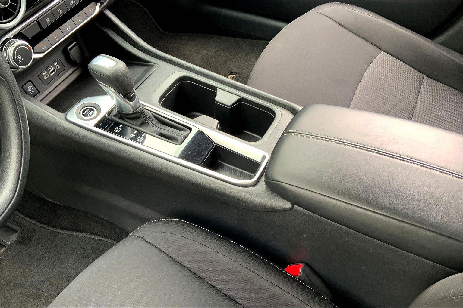 Vehicle image 22 of 32