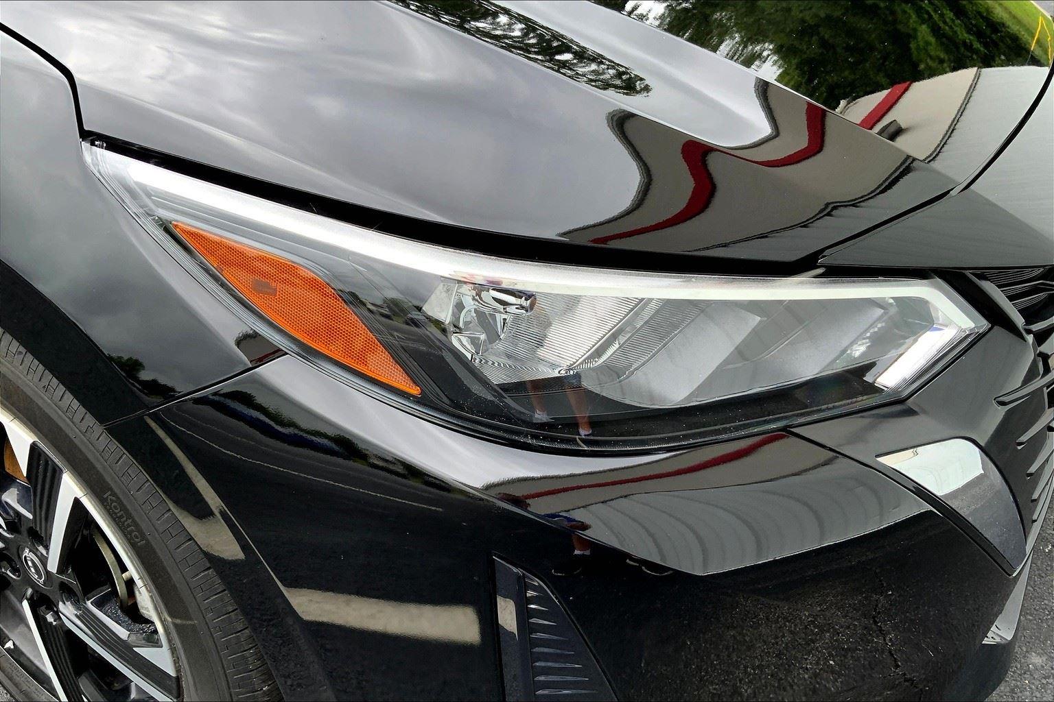 Vehicle image 28 of 32