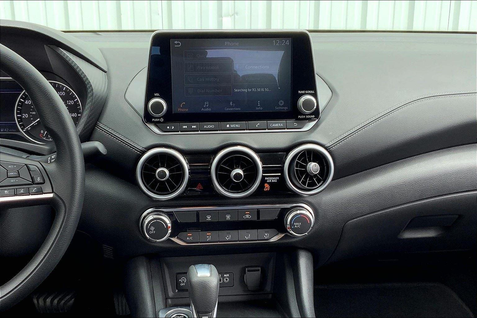 Vehicle image 21 of 32