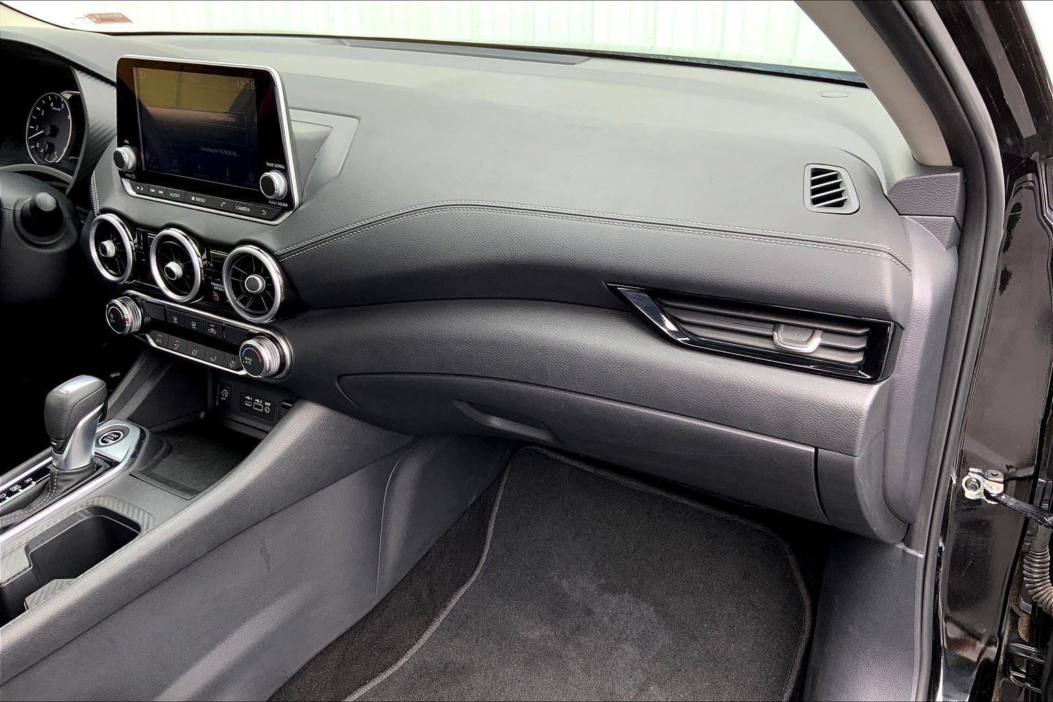 Vehicle image 15 of 32