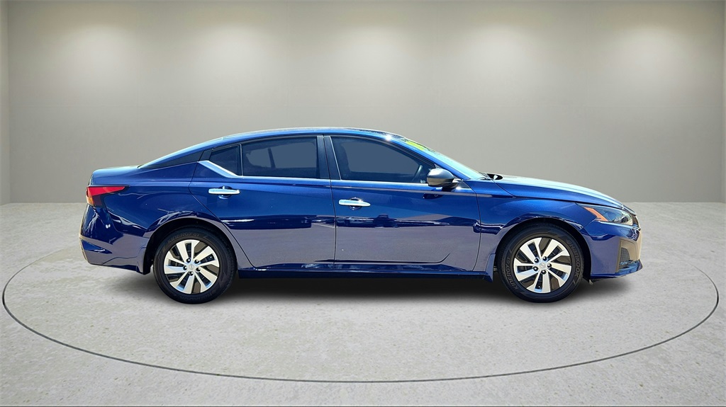 2024 Nissan Altima 2.5 S Image 4 of 37