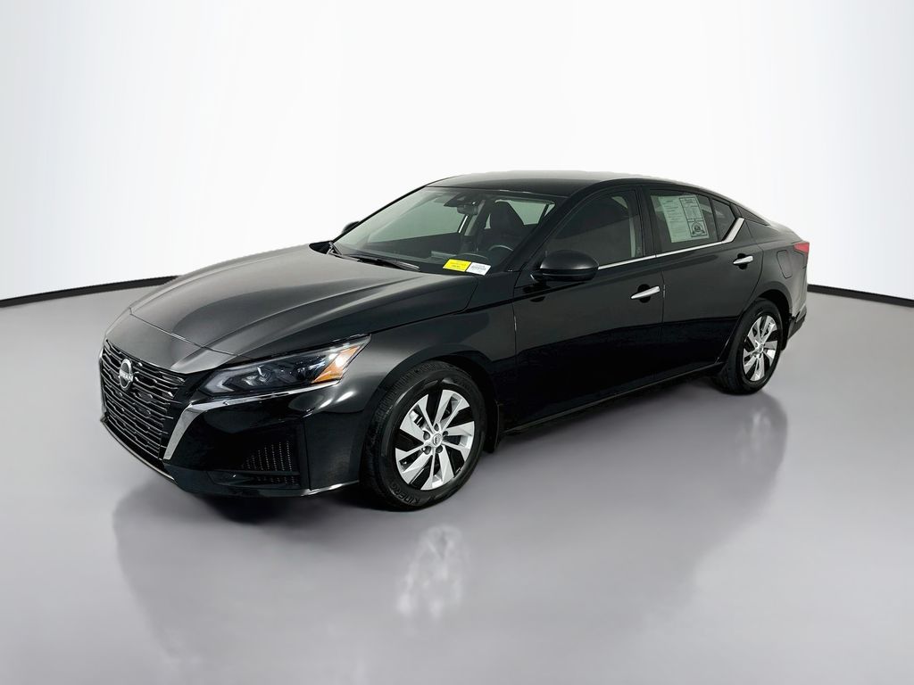 2024 Nissan Altima 2.5 S Image 1 of 35