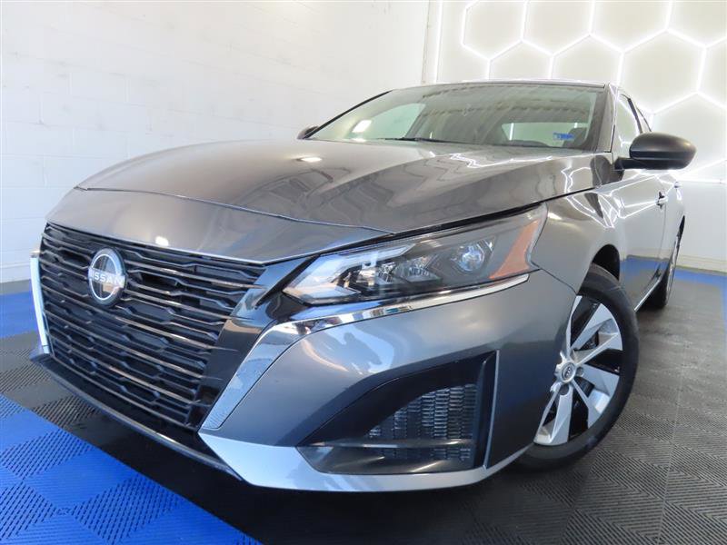 2024 Nissan Altima 2.5 S Image 2 of 28