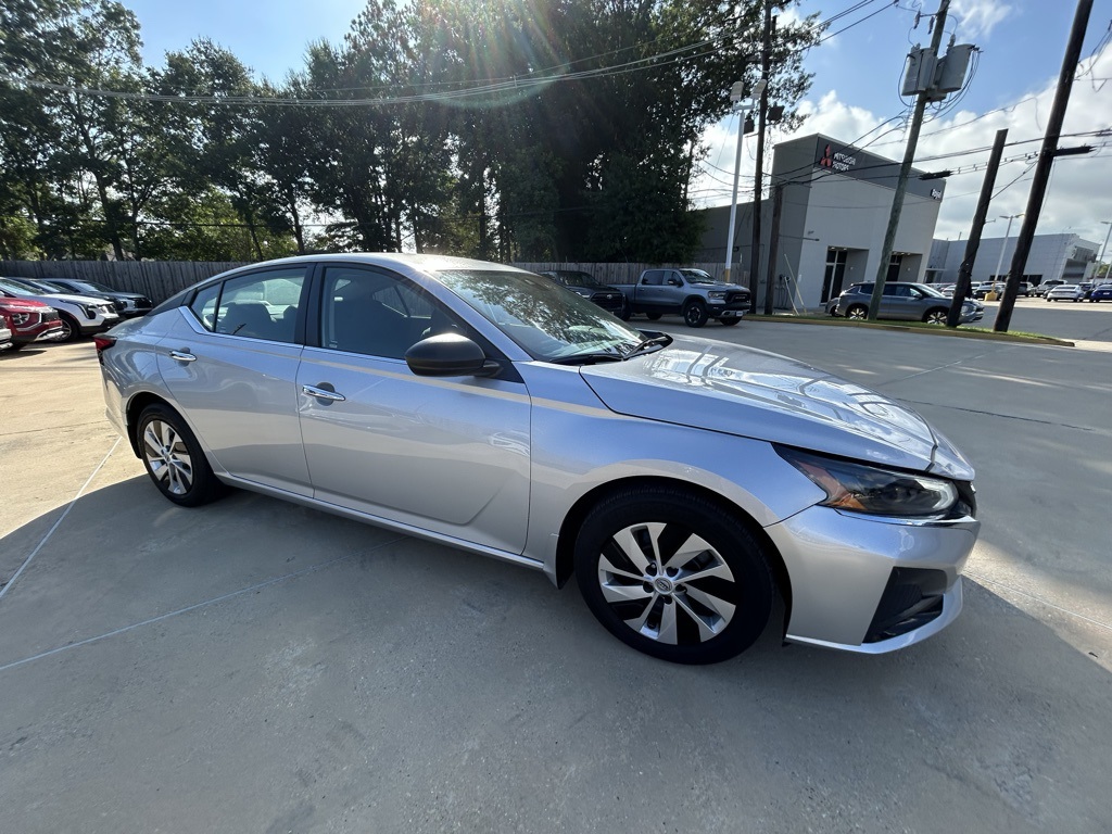 Vehicle image 4 of 21