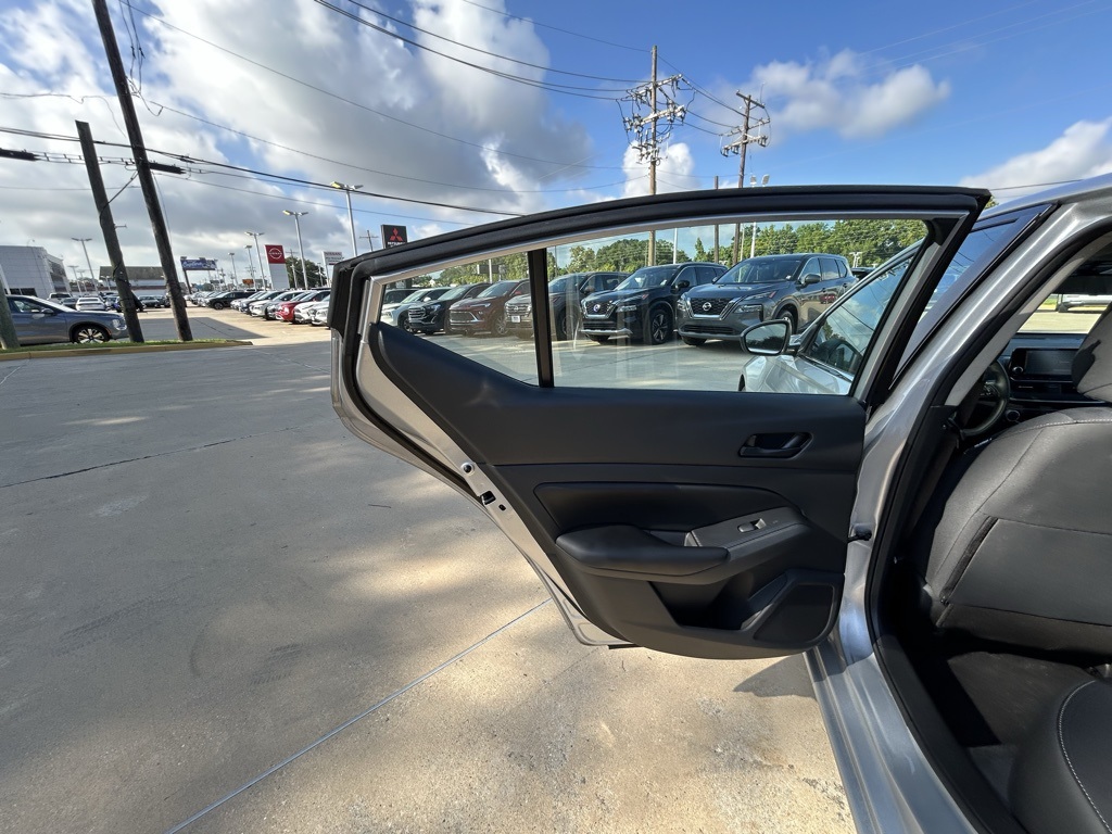 Vehicle image 12 of 21