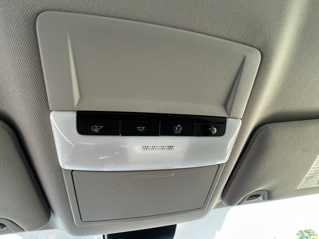 Vehicle image 17 of 21