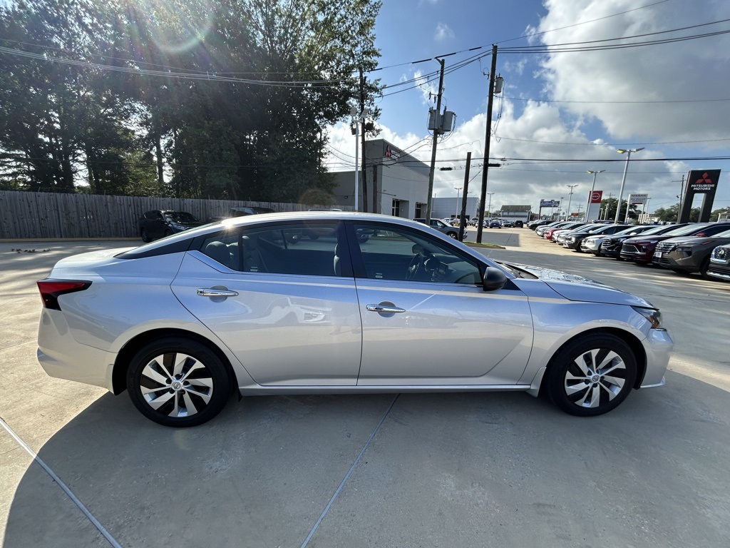 Vehicle image 5 of 21
