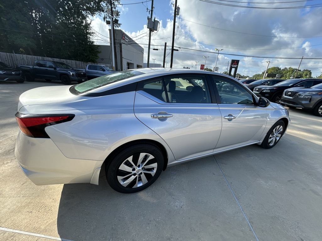 Vehicle image 6 of 21