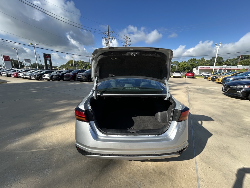 Vehicle image 19 of 21