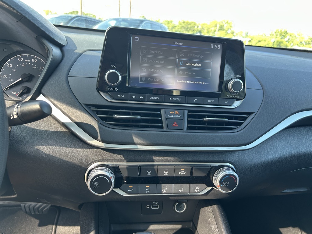 Vehicle image 15 of 21