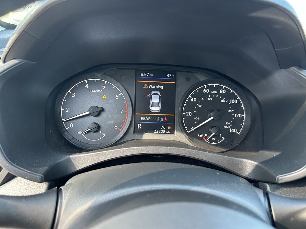 Vehicle image 13 of 21