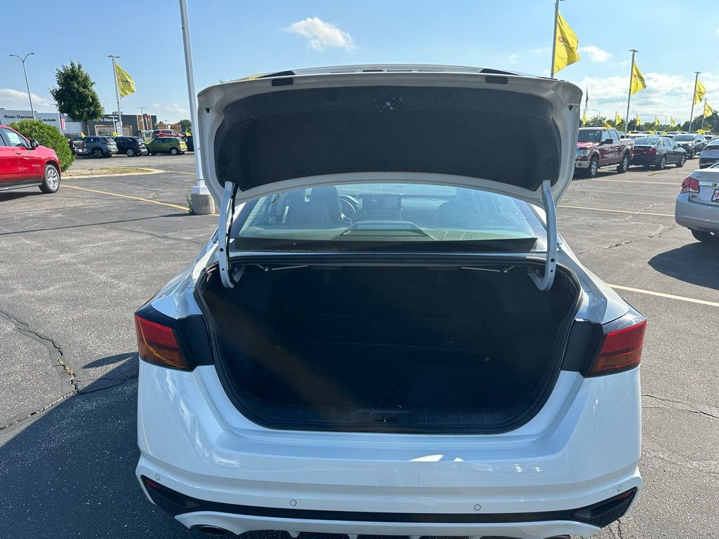 2024 Nissan Altima 2.5 SL Image 8 of 24