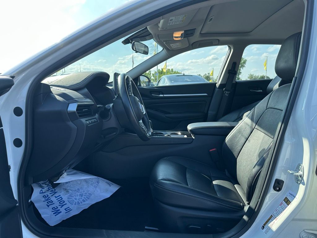 2024 Nissan Altima 2.5 SL Image 11 of 24