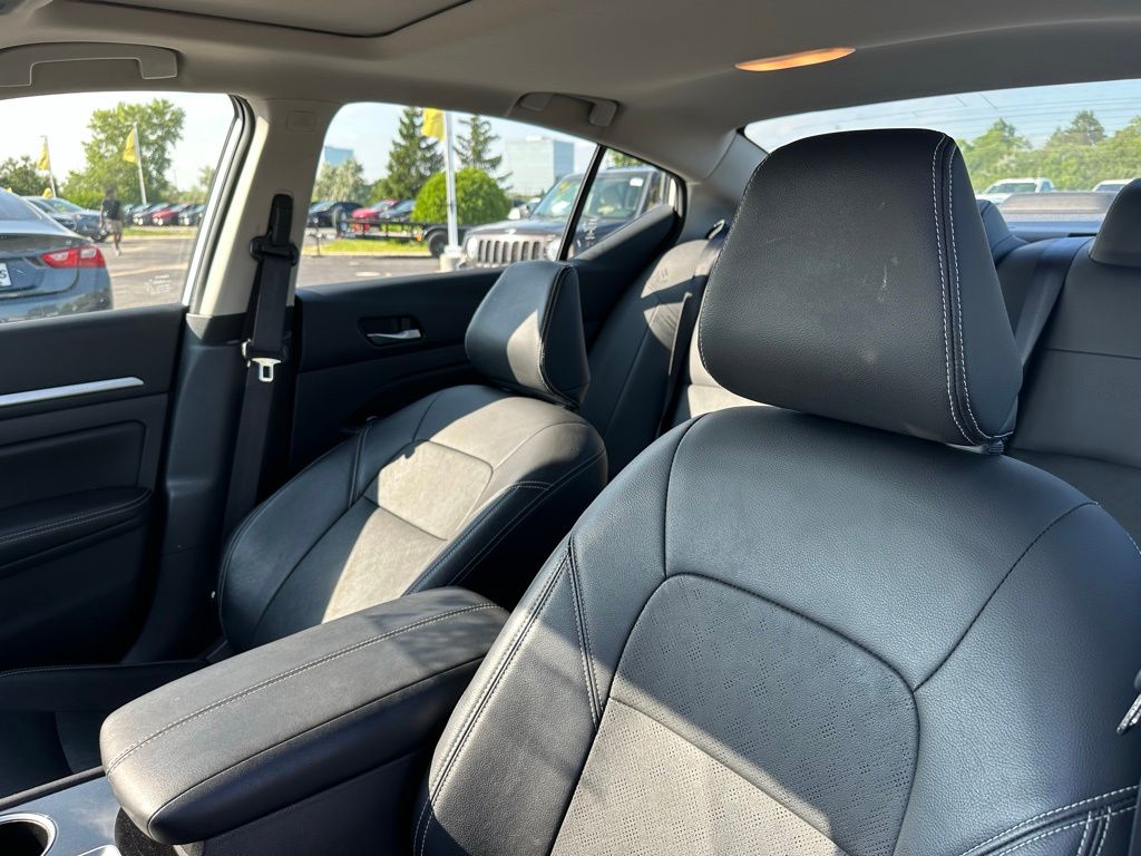 2024 Nissan Altima 2.5 SL Image 9 of 24