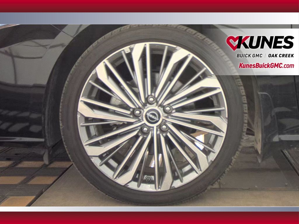 2024 Nissan Altima 2.5 SL Image 12 of 25