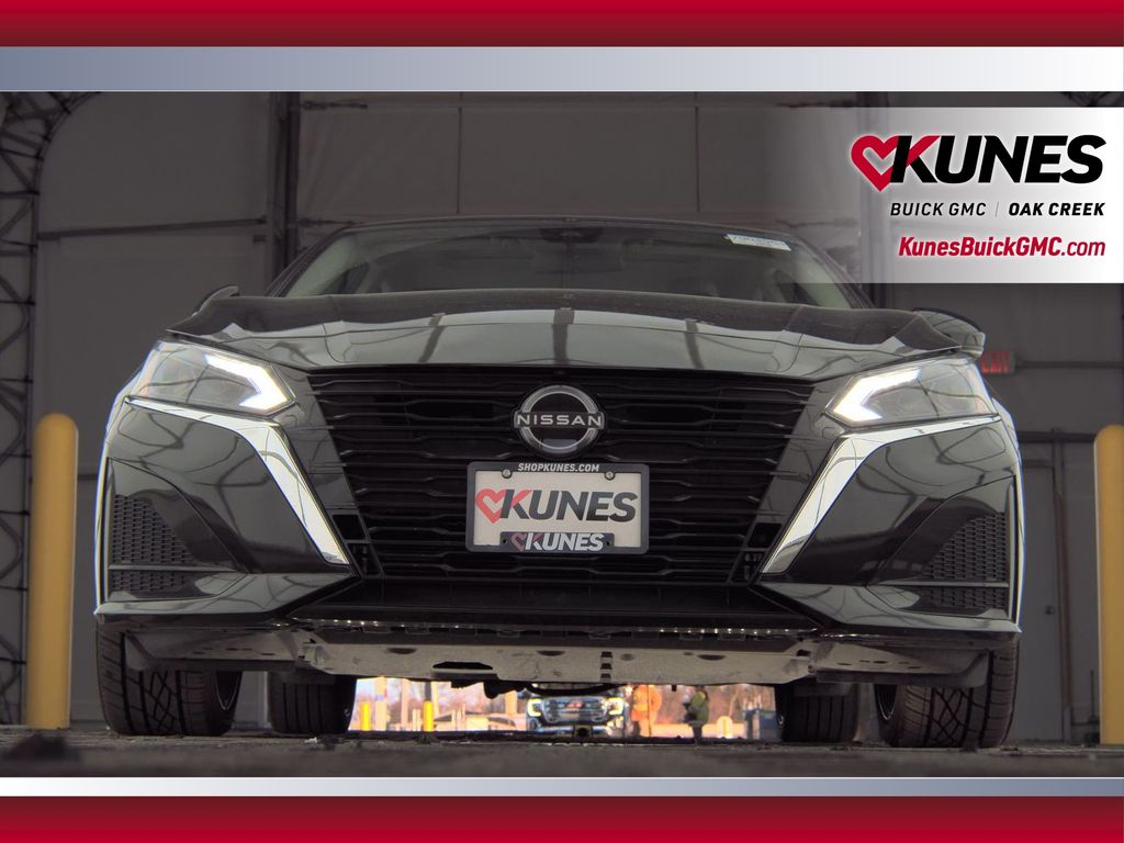 2024 Nissan Altima 2.5 SL Image 8 of 25