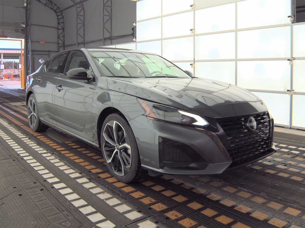 2024 Nissan Altima 2.5 SR Image 3 of 25