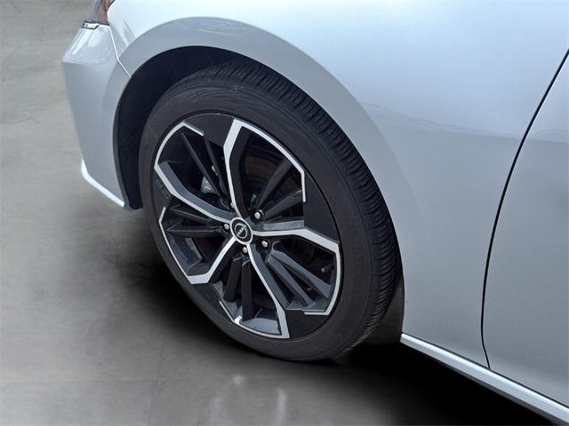 Vehicle image 9 of 30