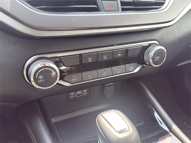 Vehicle image 27 of 30