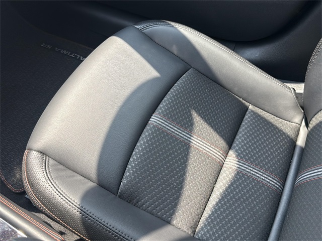 Vehicle image 13 of 30