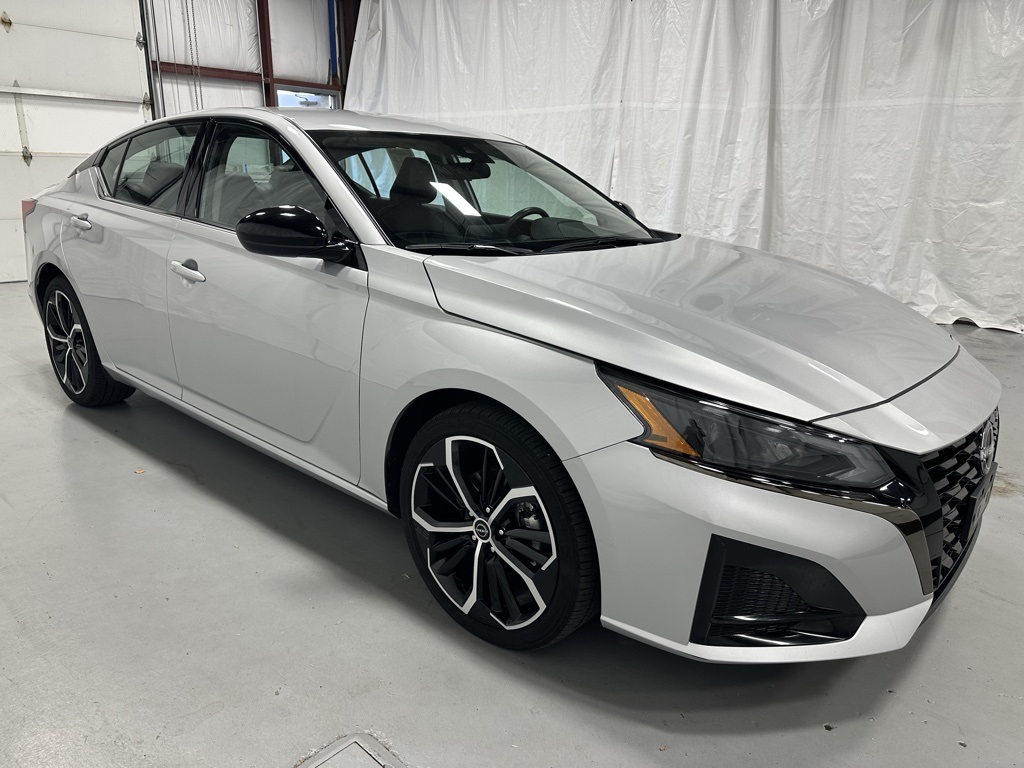 2024 Nissan Altima 2.5 SR Image 3 of 67