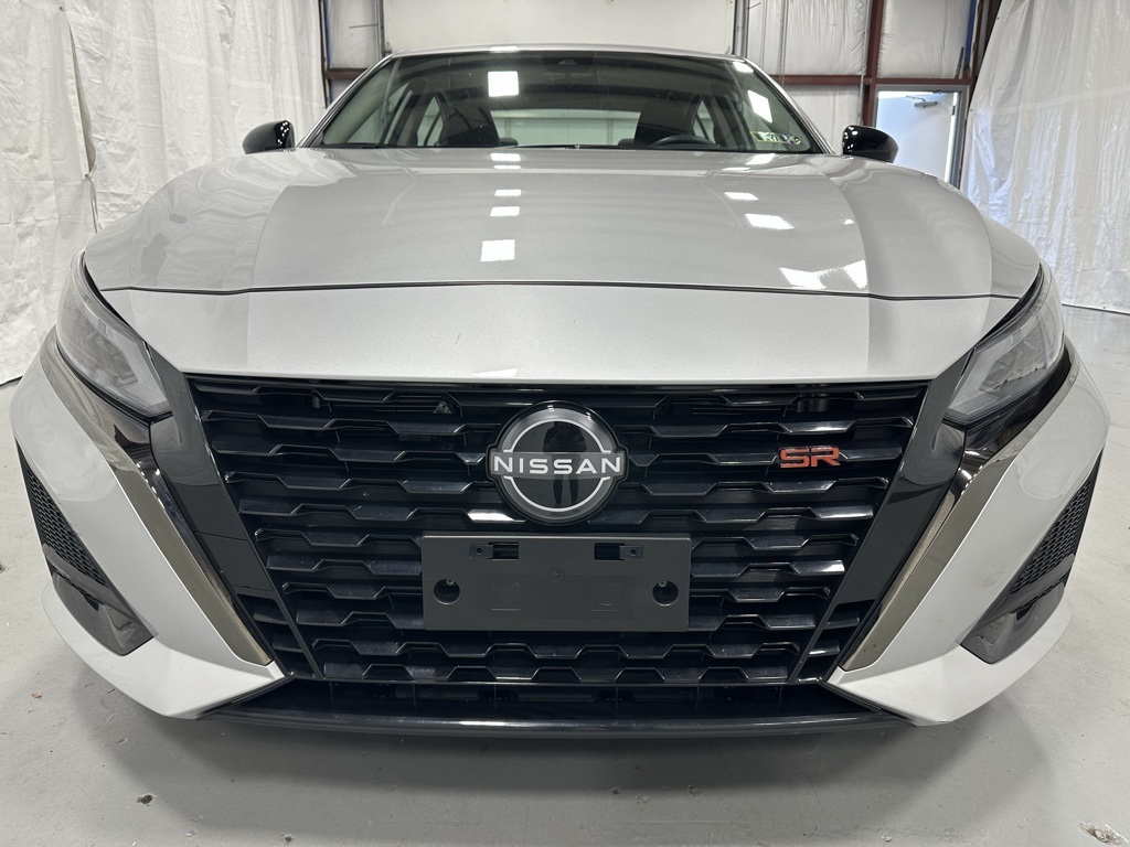 2024 Nissan Altima 2.5 SR Image 2 of 67