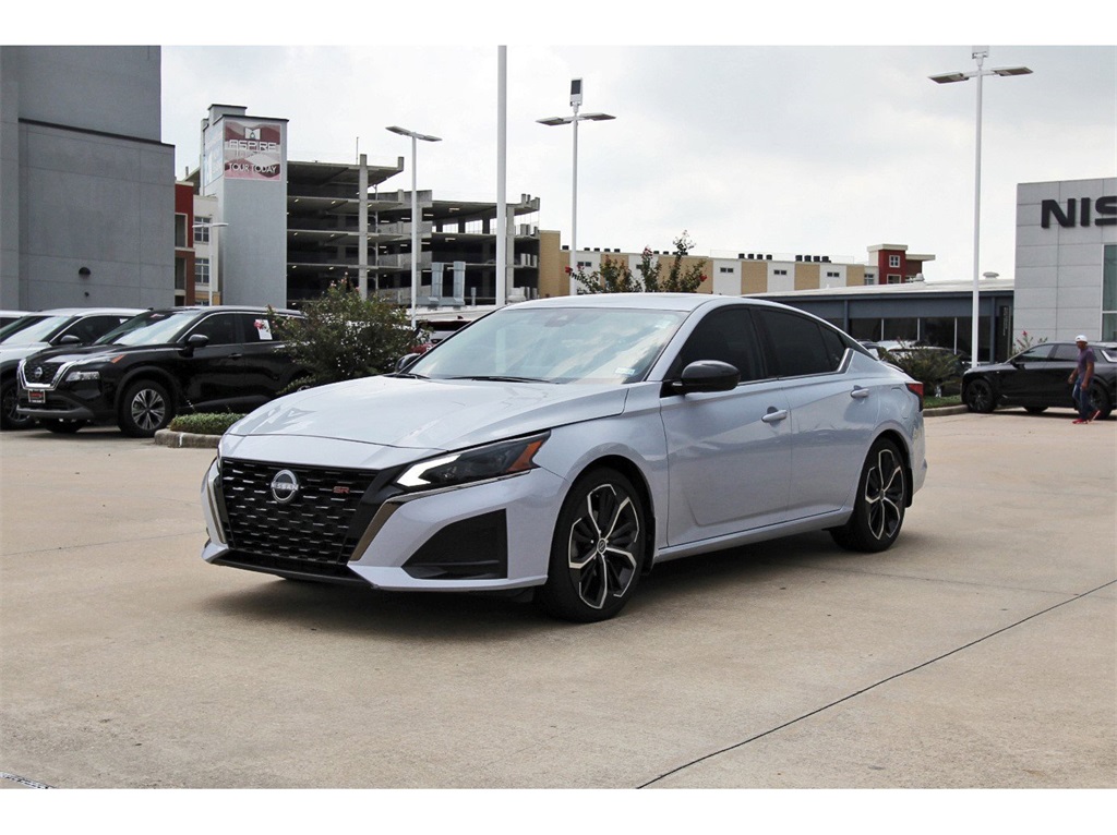 2024 Nissan Altima 2.5 SR Image 1 of 15
