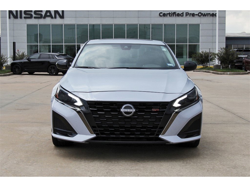 2024 Nissan Altima 2.5 SR Image 2 of 15