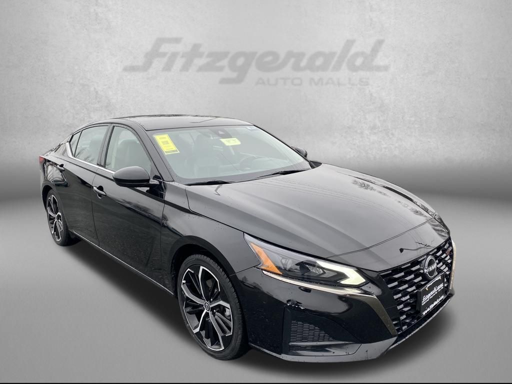 2024 Nissan Altima 2.5 SR Image 3 of 39