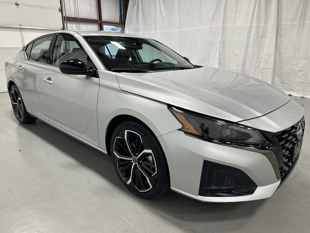 2024 Nissan Altima 2.5 SR Image 3 of 64