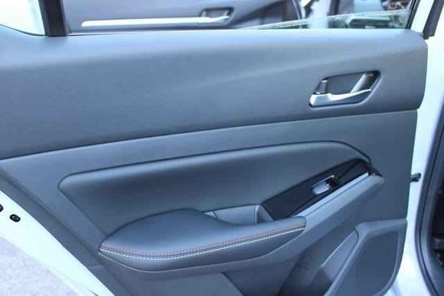Vehicle image 20 of 31