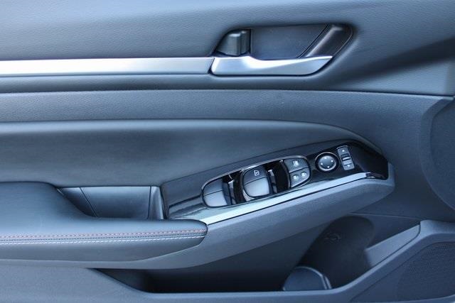 Vehicle image 9 of 31