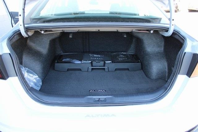 Vehicle image 26 of 31