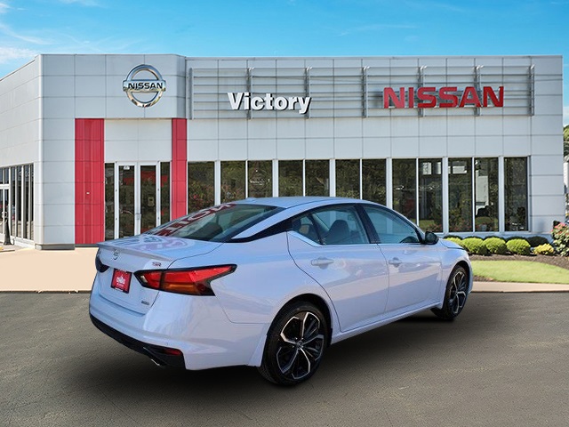 Vehicle image 4 of 31