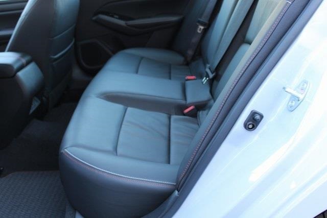Vehicle image 21 of 31