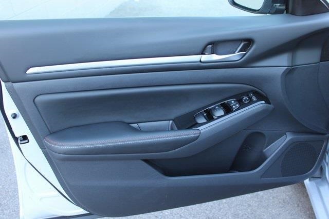 Vehicle image 8 of 31