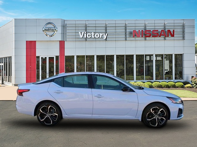 Vehicle image 3 of 31