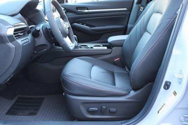 Vehicle image 18 of 31