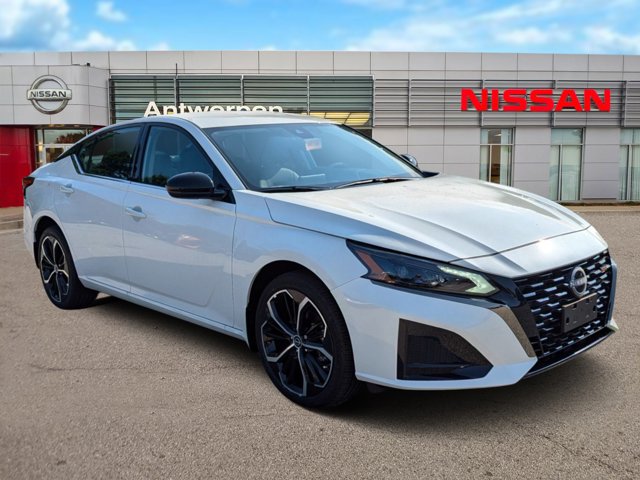 2024 Nissan Altima 2.5 SR Image 2 of 25