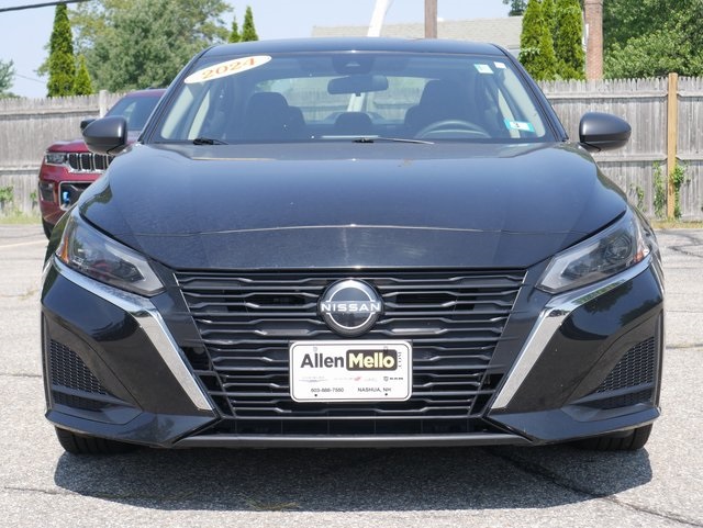 2024 Nissan Altima 2.5 SV Image 2 of 30