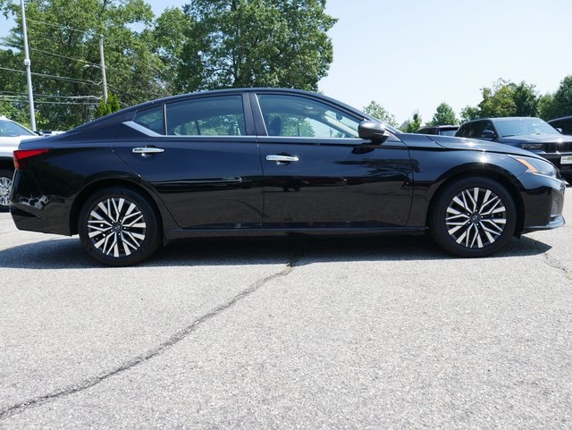 2024 Nissan Altima 2.5 SV Image 4 of 30