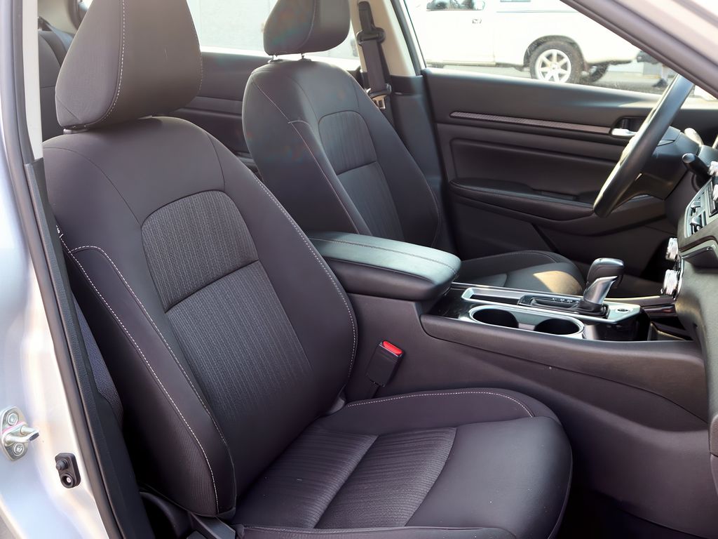 2024 Nissan Altima 2.5 SV Image 17 of 34
